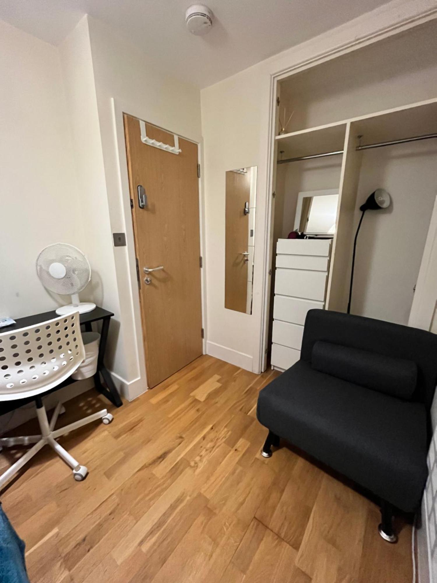 Metropolitan Coziness Private Bedrooms In Euston Station 161 런던 외부 사진