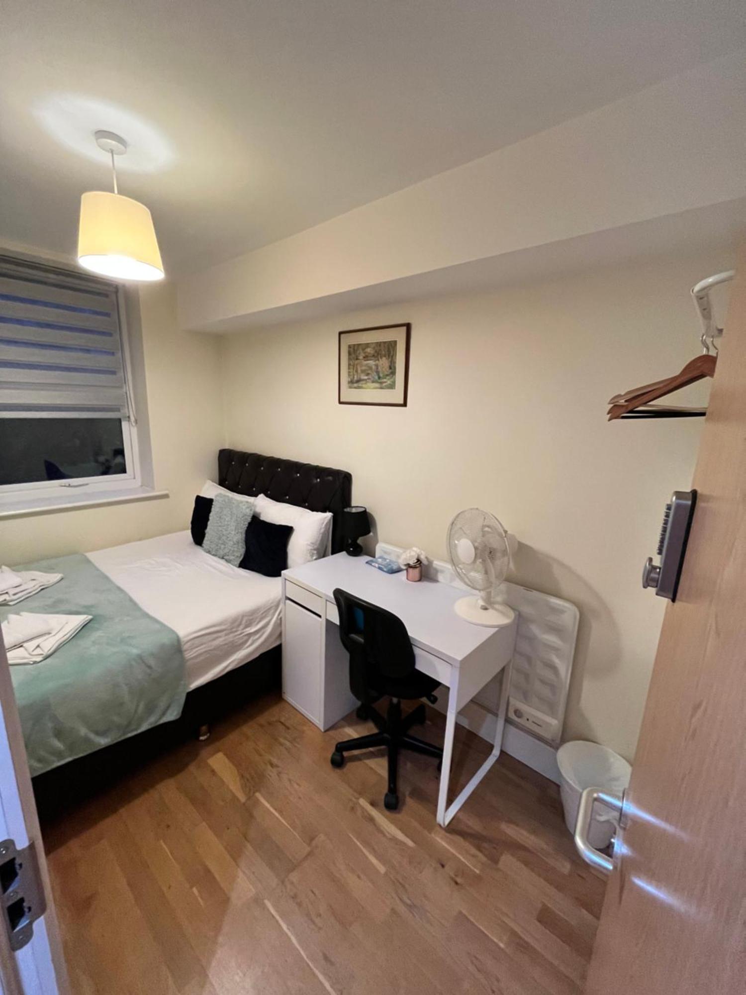 Metropolitan Coziness Private Bedrooms In Euston Station 161 런던 외부 사진