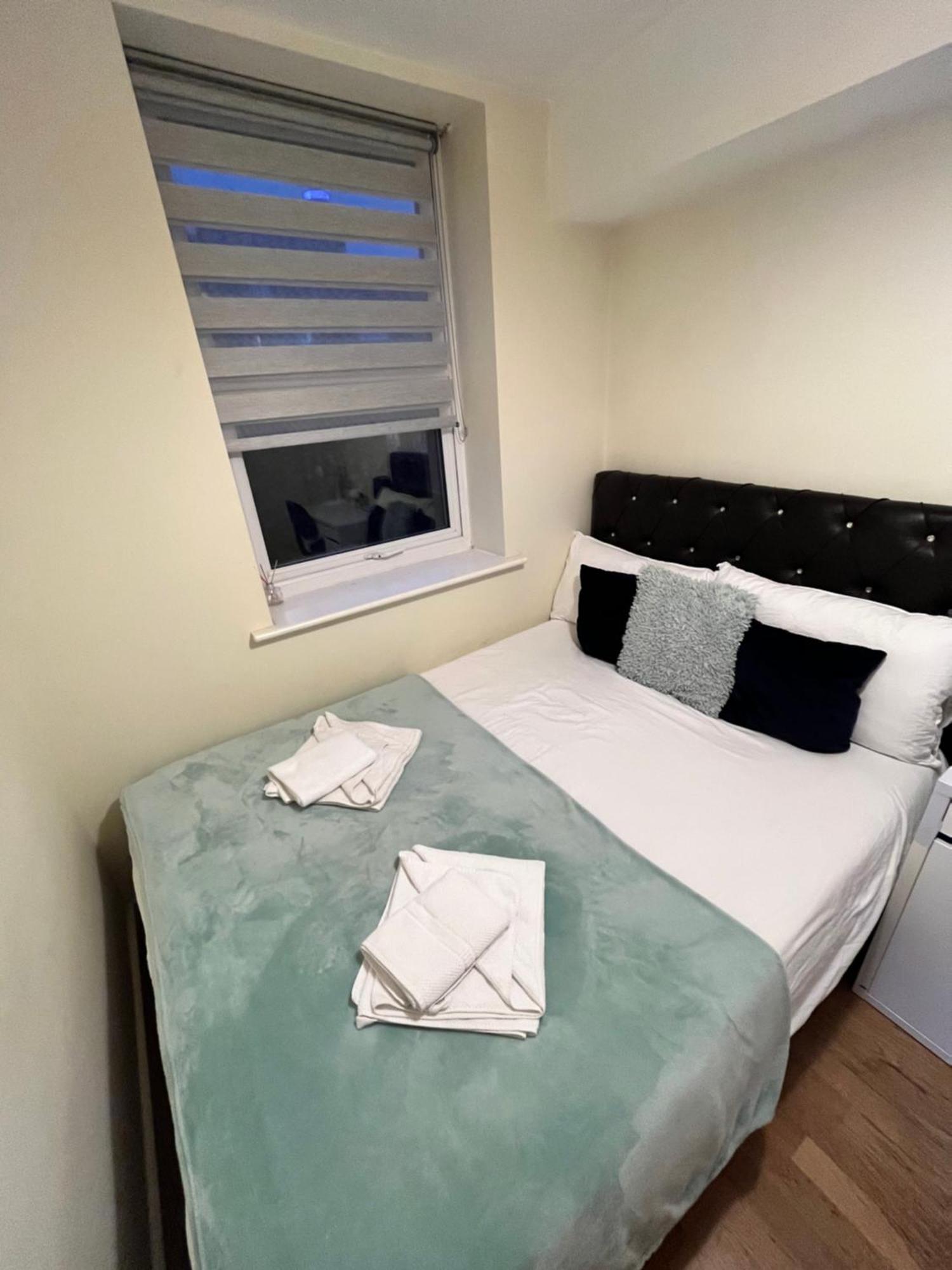 Metropolitan Coziness Private Bedrooms In Euston Station 161 런던 외부 사진