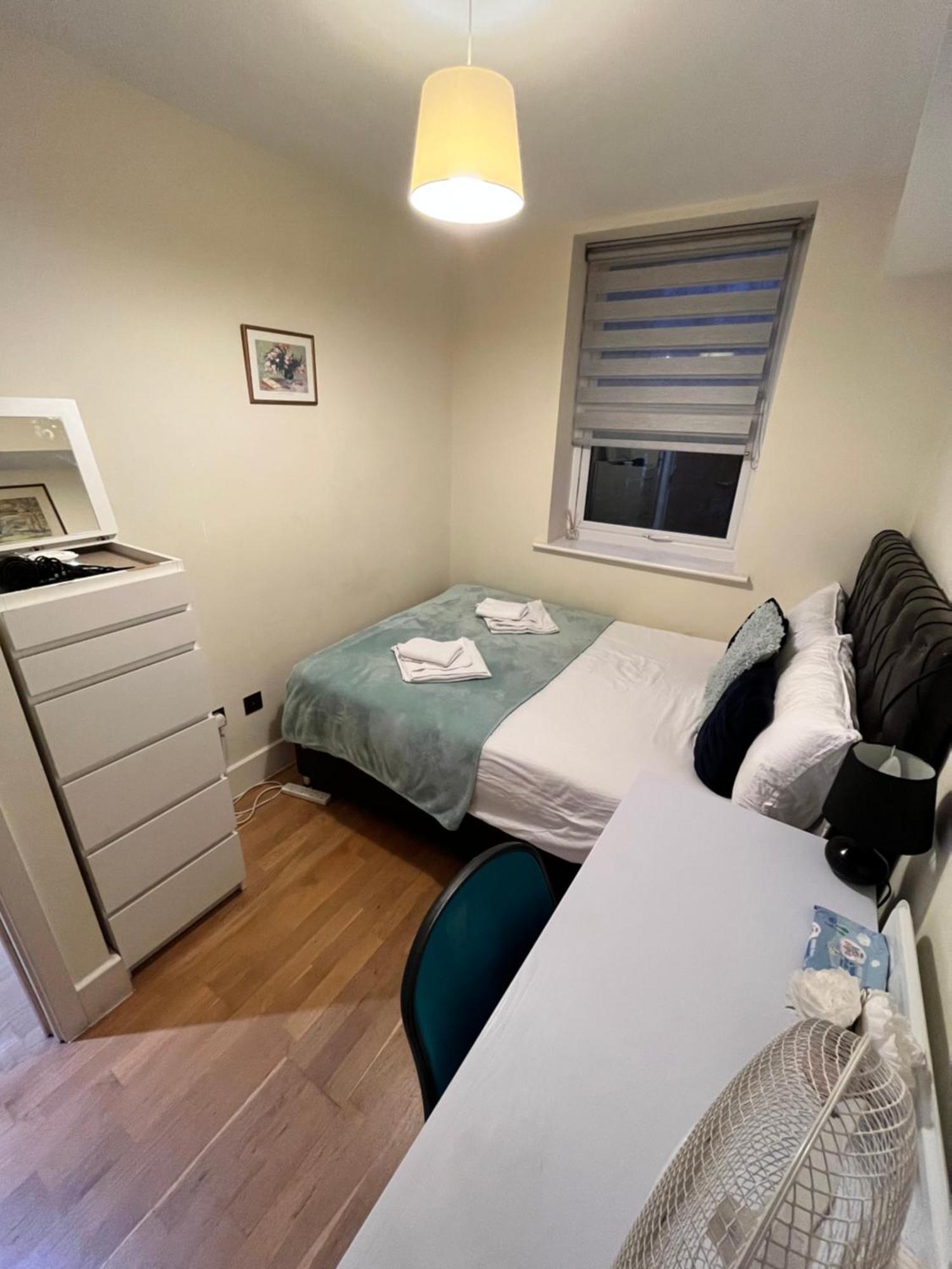 Metropolitan Coziness Private Bedrooms In Euston Station 161 런던 외부 사진