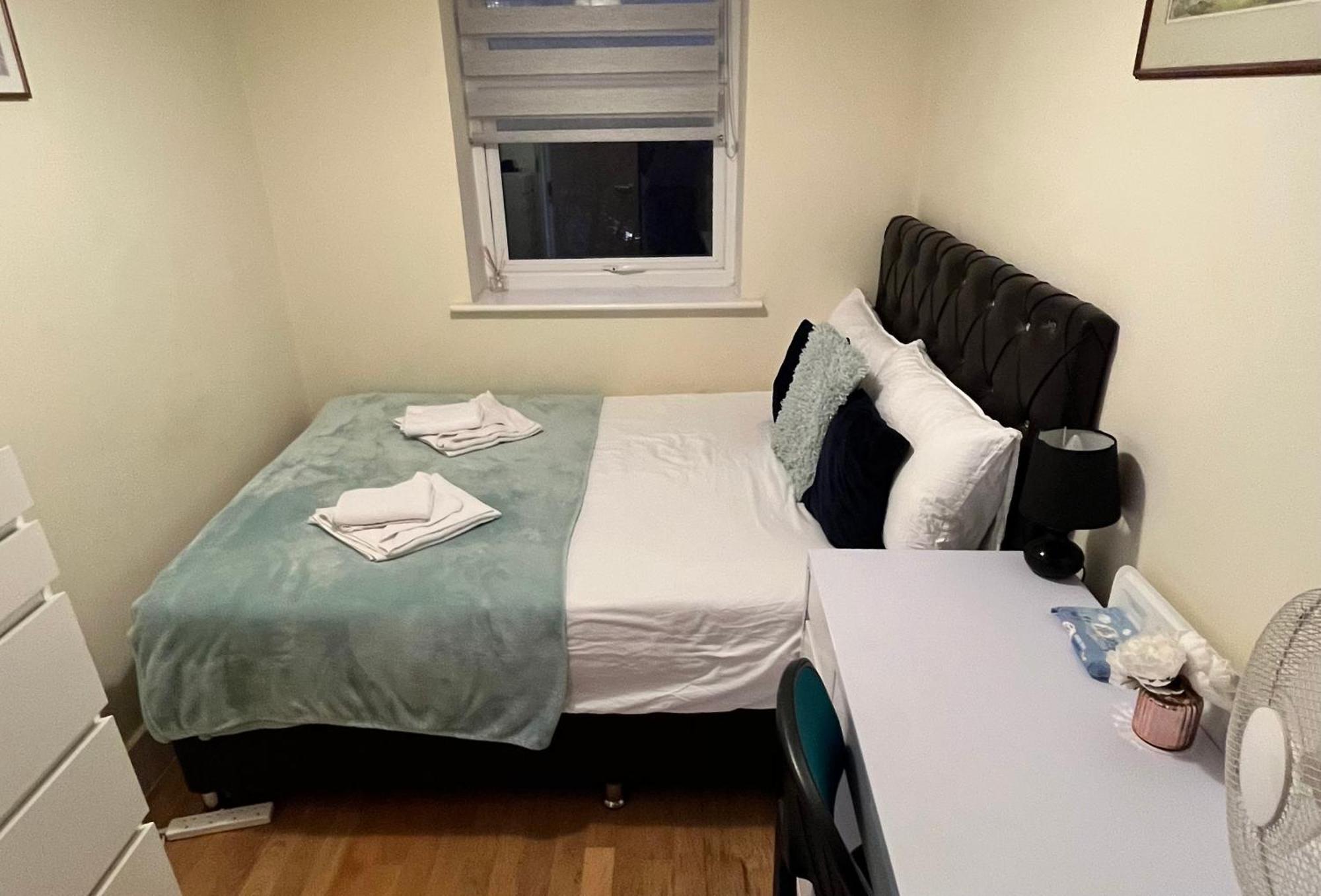 Metropolitan Coziness Private Bedrooms In Euston Station 161 런던 외부 사진