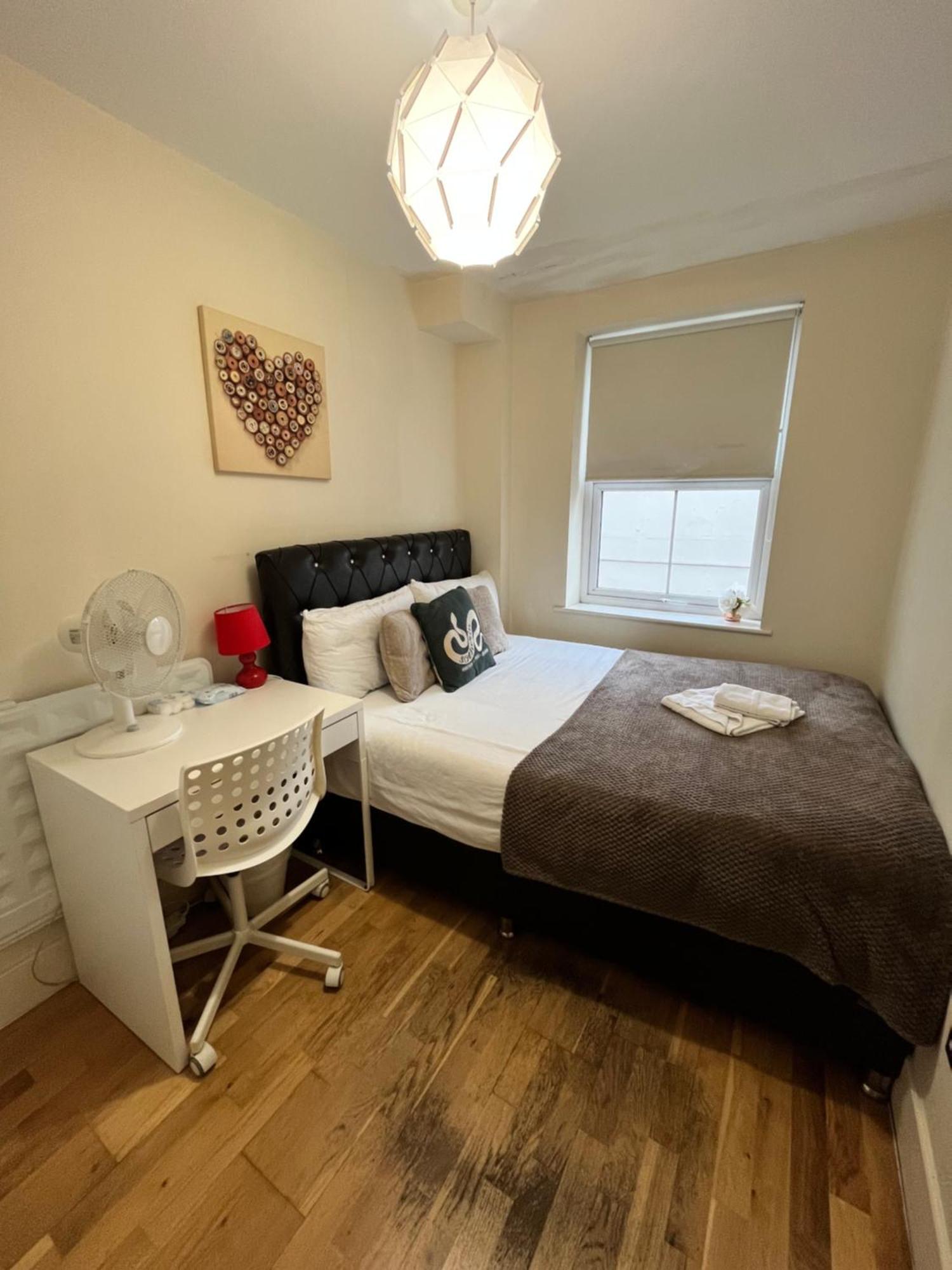 Metropolitan Coziness Private Bedrooms In Euston Station 161 런던 외부 사진