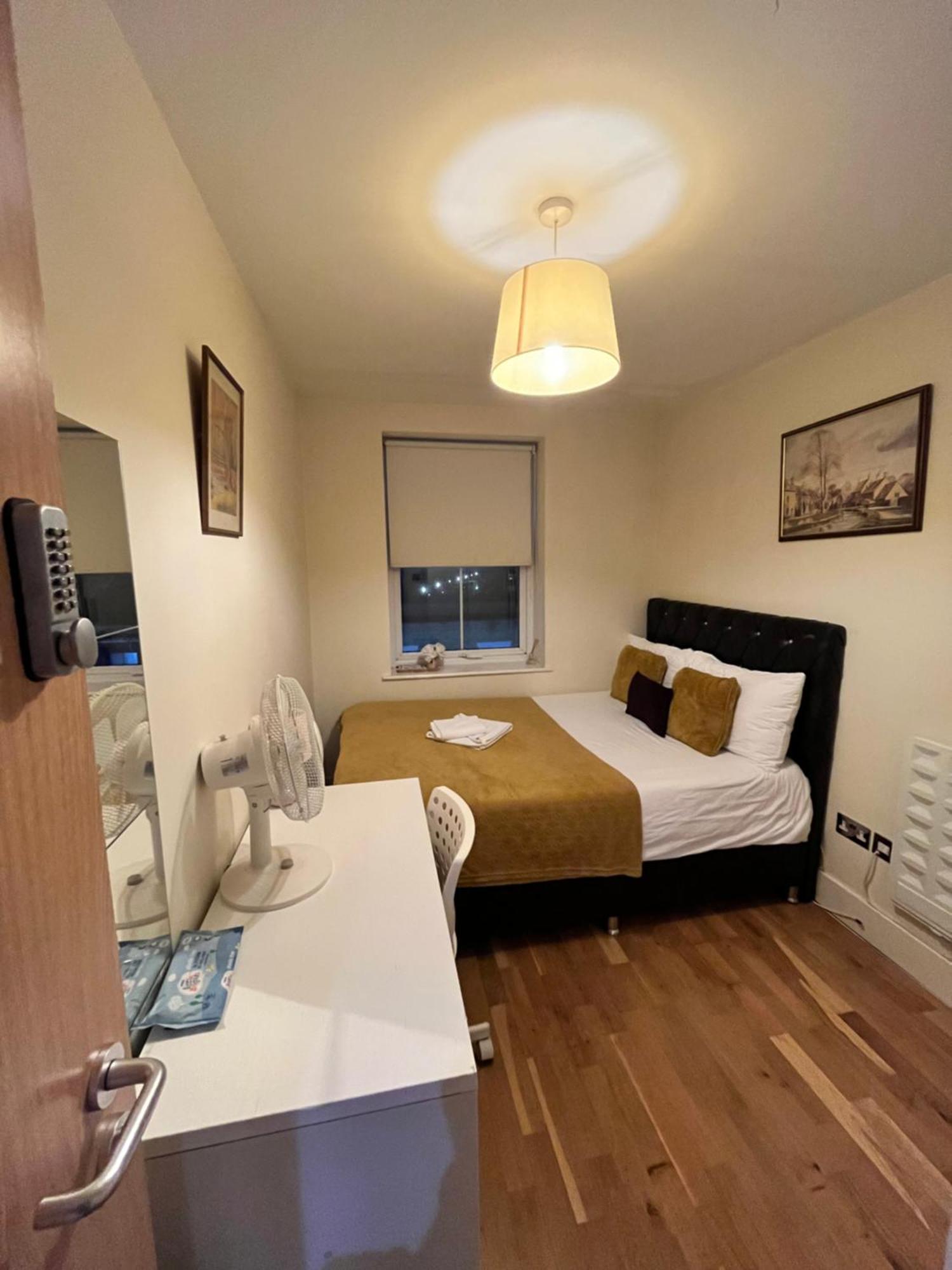 Metropolitan Coziness Private Bedrooms In Euston Station 161 런던 외부 사진