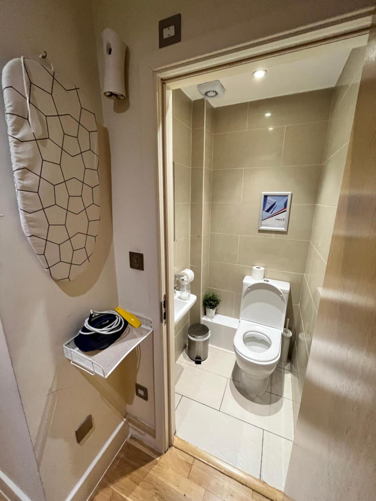 Metropolitan Coziness Private Bedrooms In Euston Station 161 런던 외부 사진