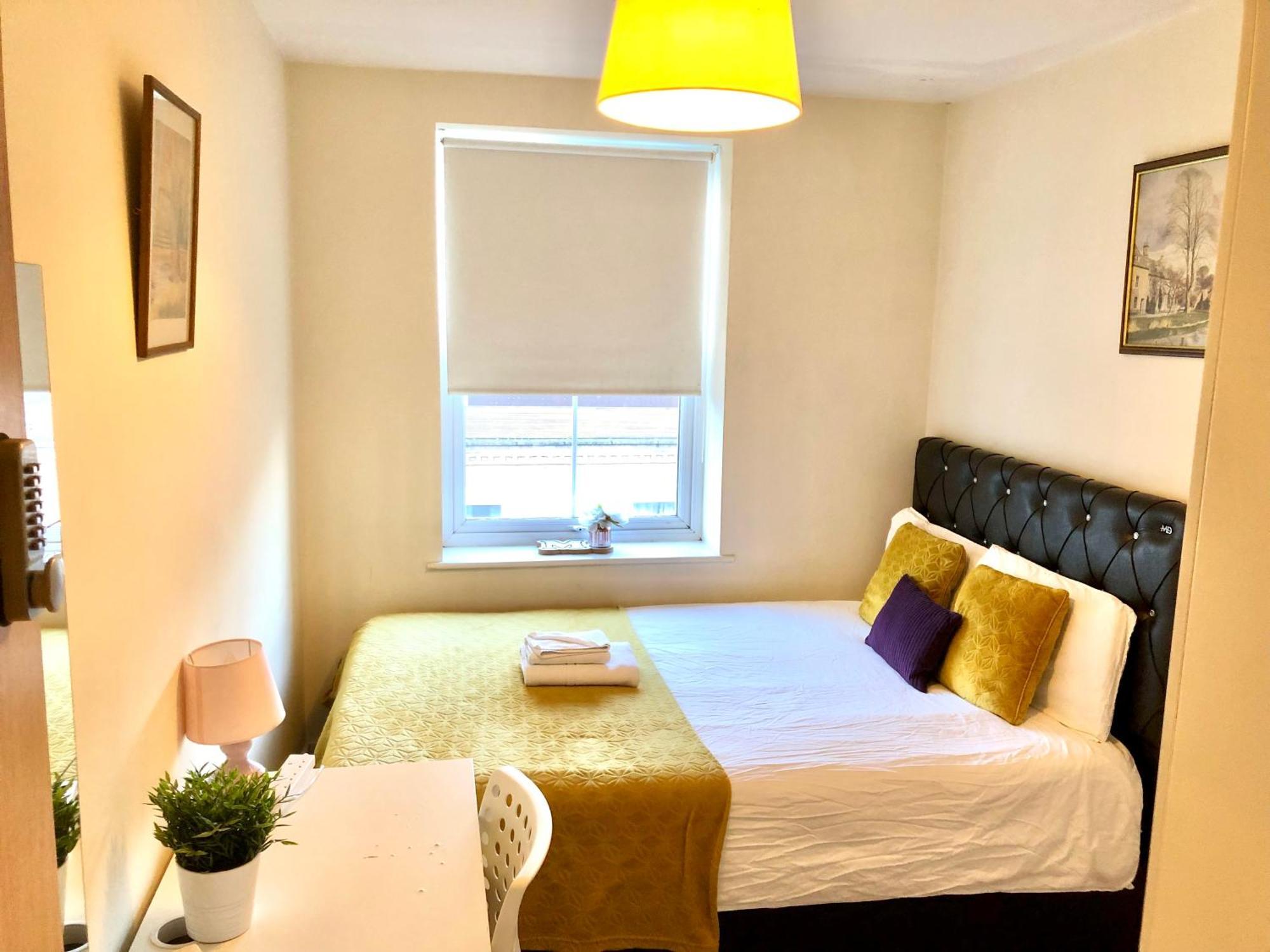 Metropolitan Coziness Private Bedrooms In Euston Station 161 런던 외부 사진