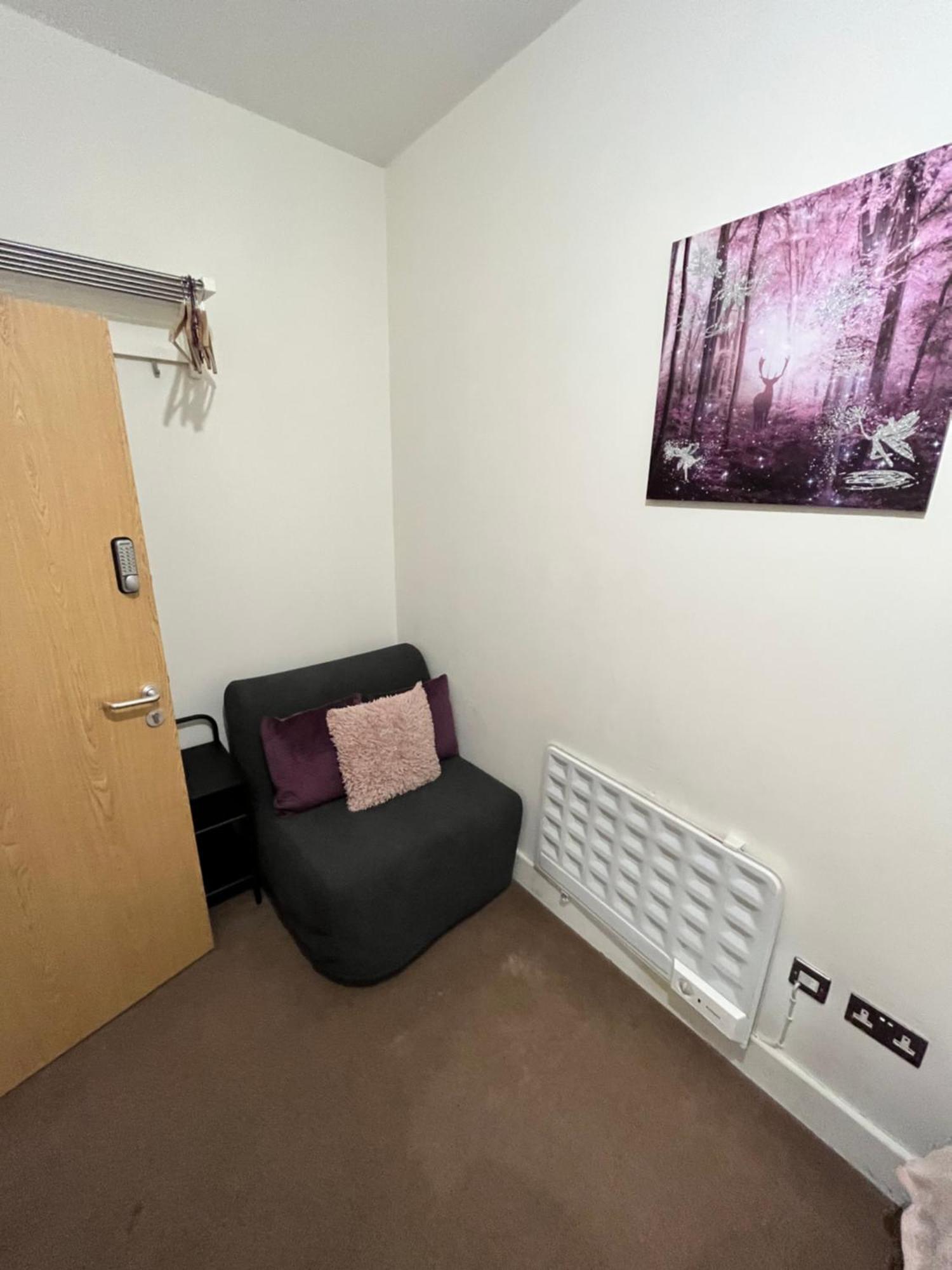 Metropolitan Coziness Private Bedrooms In Euston Station 161 런던 외부 사진