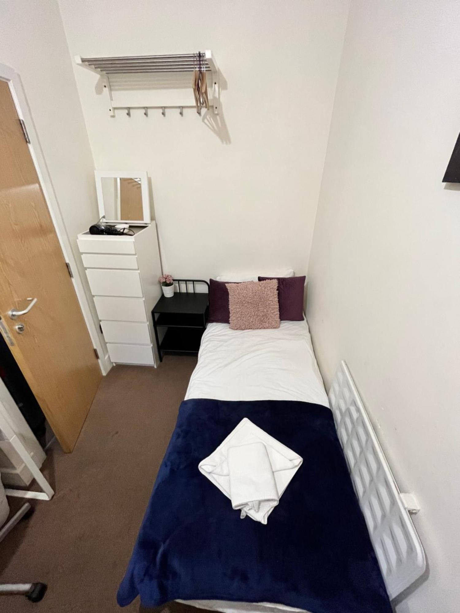 Metropolitan Coziness Private Bedrooms In Euston Station 161 런던 외부 사진