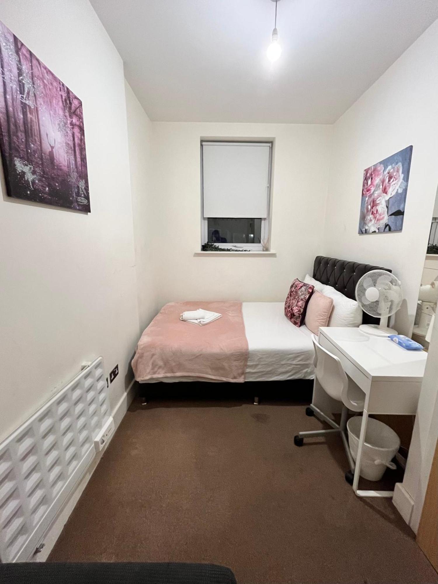 Metropolitan Coziness Private Bedrooms In Euston Station 161 런던 외부 사진