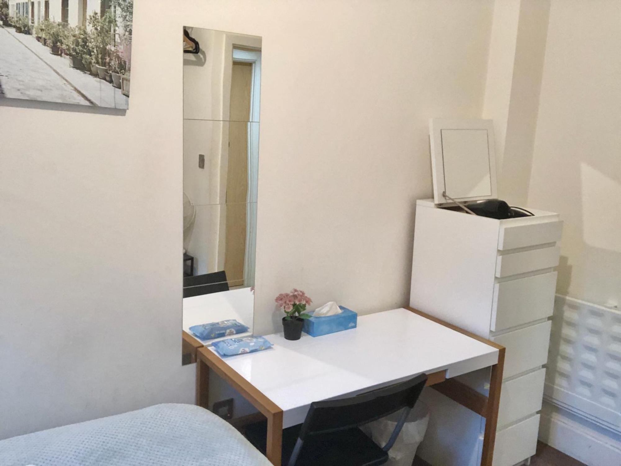 Metropolitan Coziness Private Bedrooms In Euston Station 161 런던 외부 사진