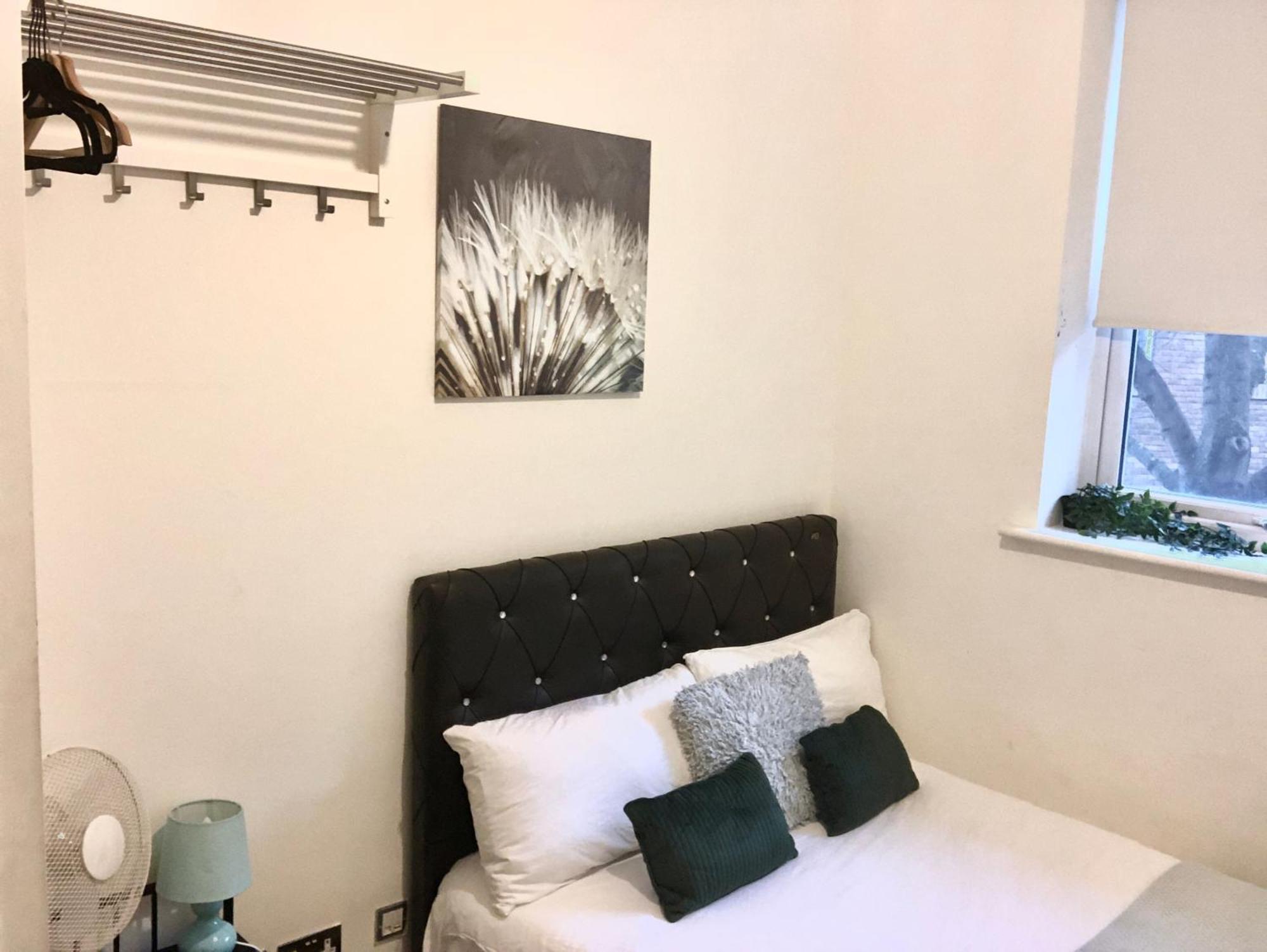 Metropolitan Coziness Private Bedrooms In Euston Station 161 런던 외부 사진