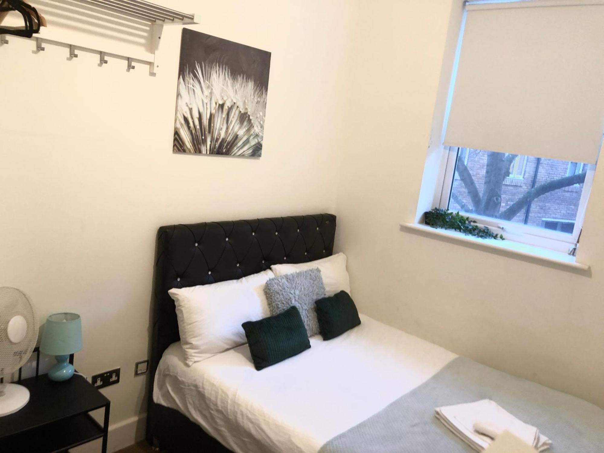Metropolitan Coziness Private Bedrooms In Euston Station 161 런던 외부 사진
