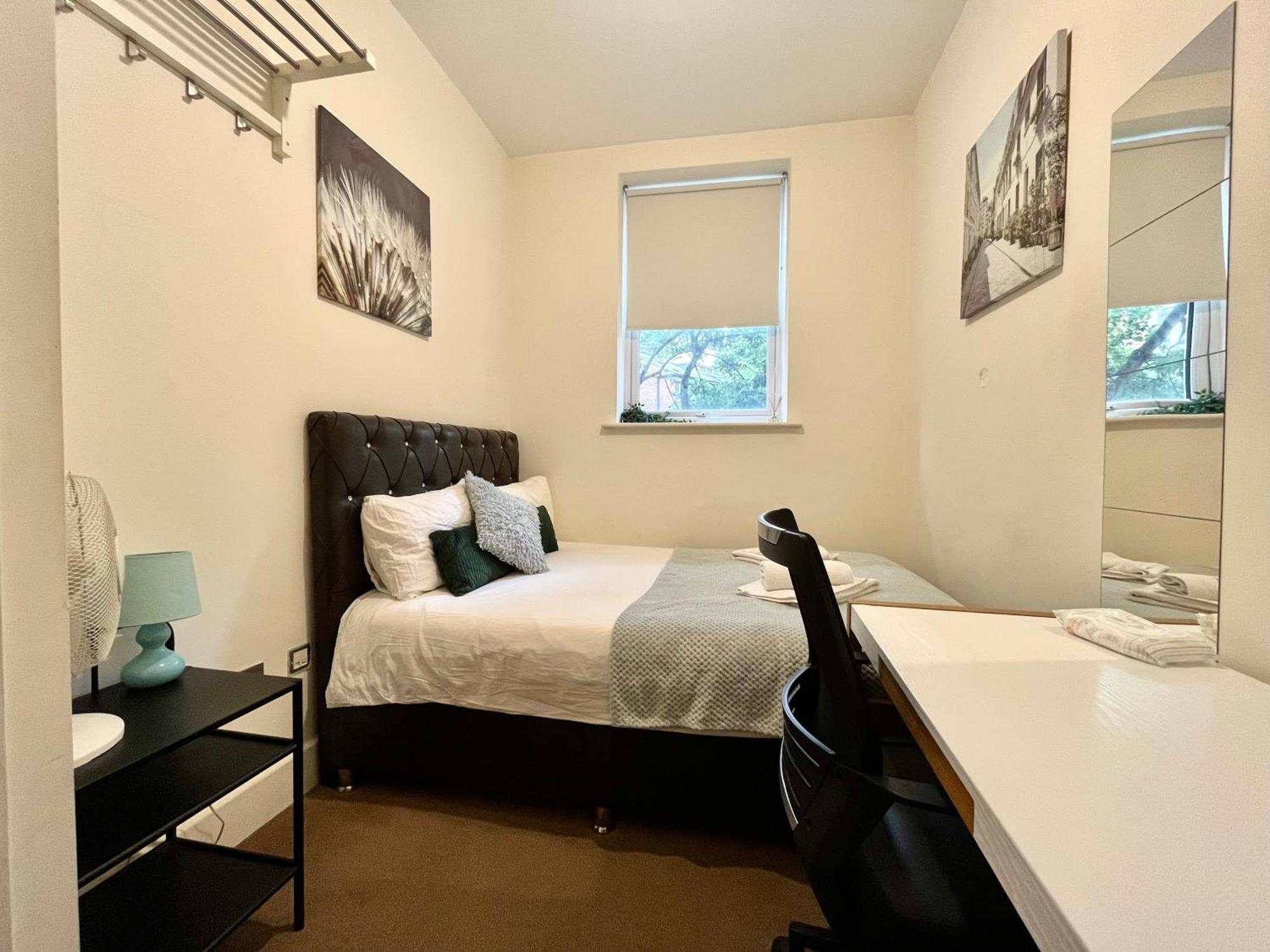 Metropolitan Coziness Private Bedrooms In Euston Station 161 런던 외부 사진