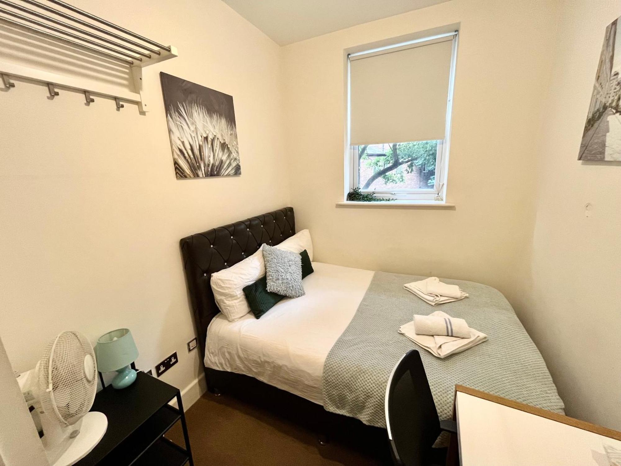 Metropolitan Coziness Private Bedrooms In Euston Station 161 런던 외부 사진