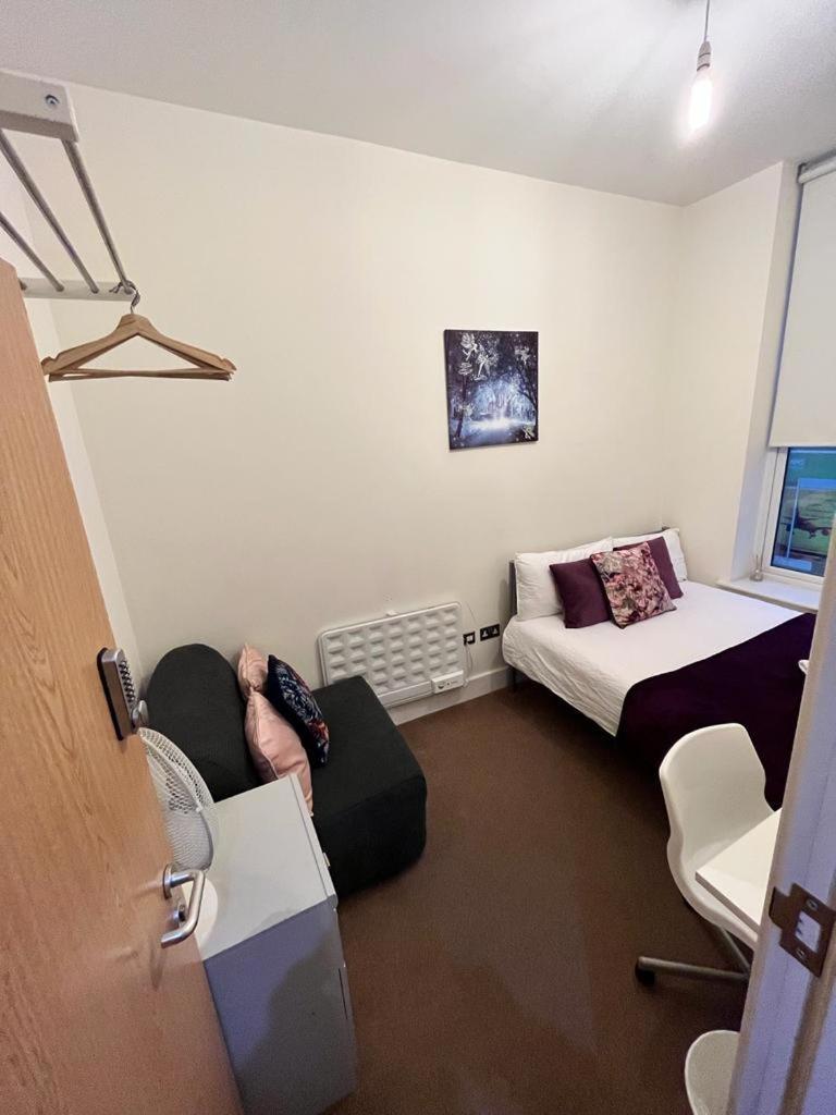 Metropolitan Coziness Private Bedrooms In Euston Station 161 런던 외부 사진
