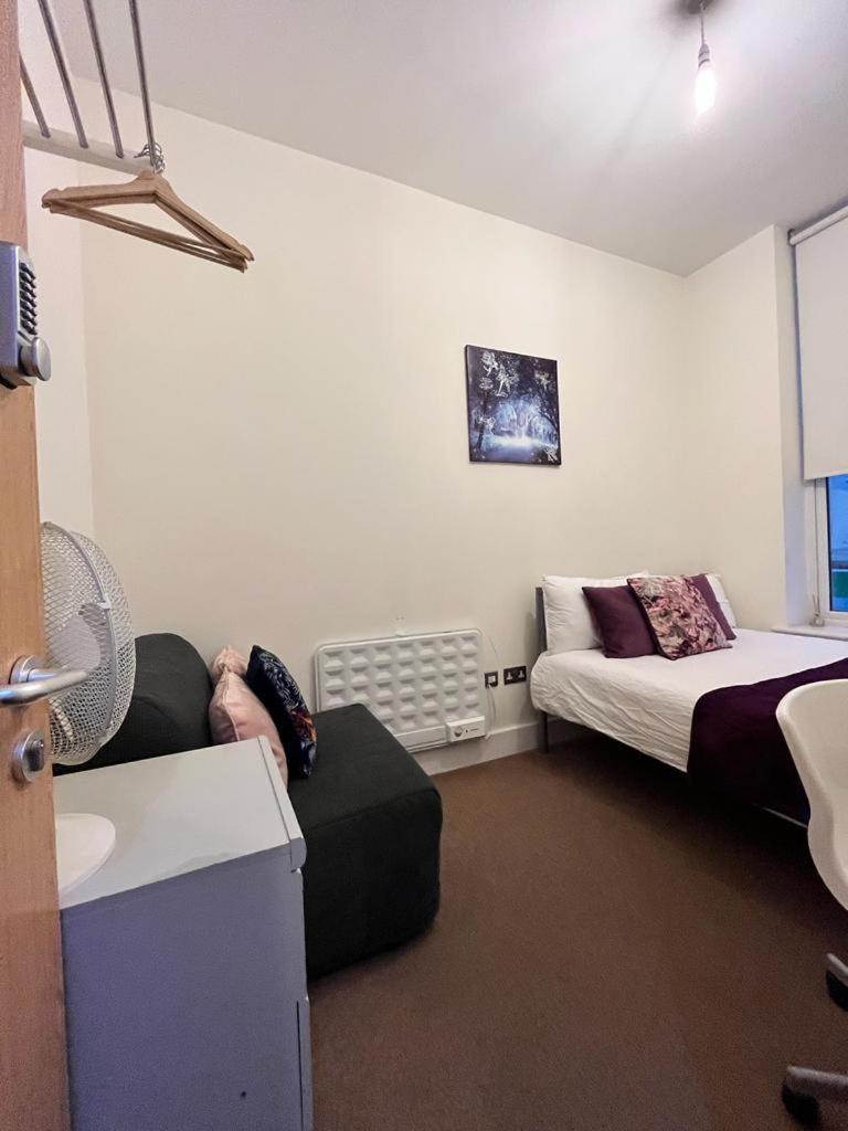 Metropolitan Coziness Private Bedrooms In Euston Station 161 런던 외부 사진
