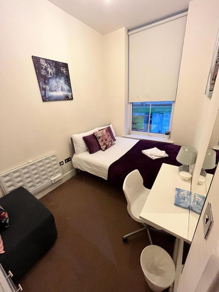 Metropolitan Coziness Private Bedrooms In Euston Station 161 런던 외부 사진