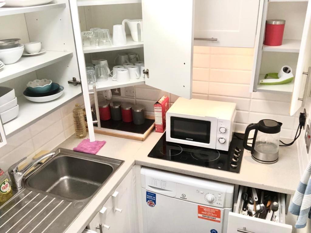 Metropolitan Coziness Private Bedrooms In Euston Station 161 런던 외부 사진