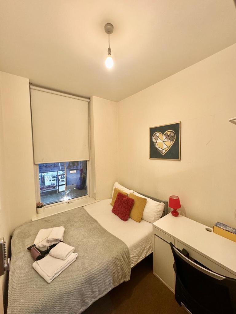 Metropolitan Coziness Private Bedrooms In Euston Station 161 런던 외부 사진