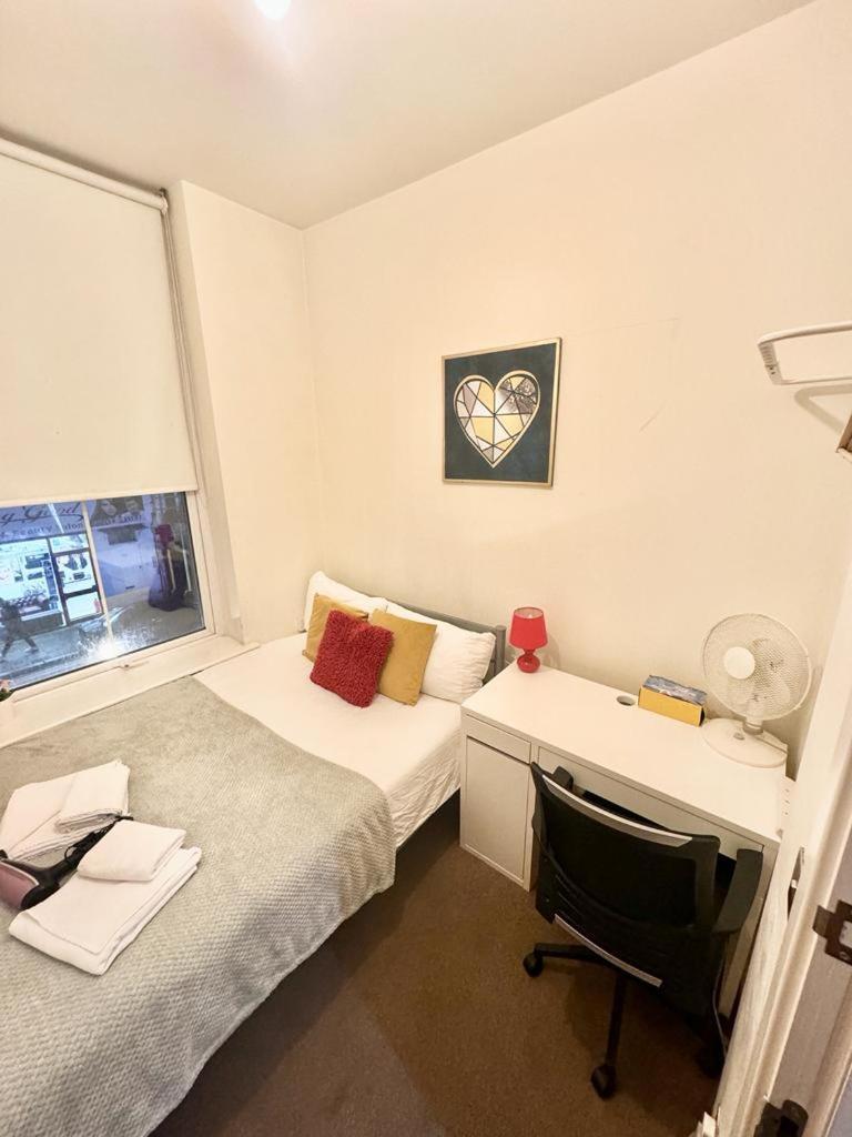 Metropolitan Coziness Private Bedrooms In Euston Station 161 런던 외부 사진
